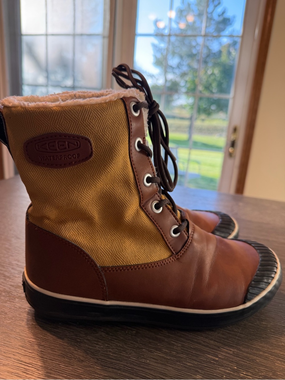 KEEN ladies Waterproof Brown & Mustard Winter Boot. Bin 128